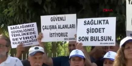 Adana Tabip Odası ve Sağlık Sendikaları İl Sağlık Müdürlüğü önünde eylem yaptı